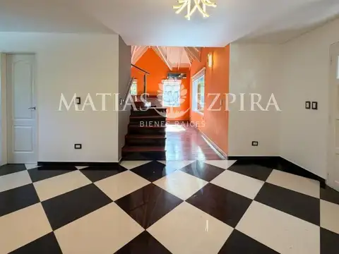 Casa en Venta con 2 cocheras