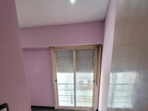 Departamento 2 amb contrafrente en Alquiler. Excelente Ubicacion. Bajas Expensas 