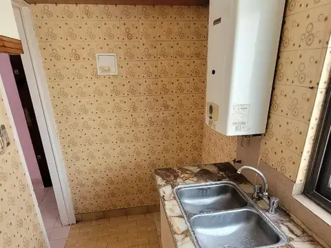 Departamento 2 amb contrafrente en Alquiler. Excelente Ubicacion. Bajas Expensas 