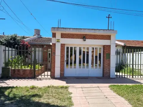CASA EN VENTA  - REP. IRAK 3235 SANTO TOMÉ