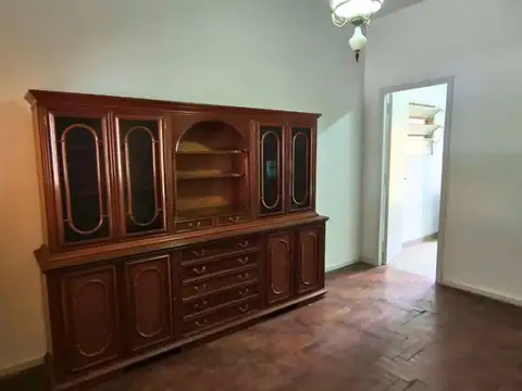 Casa 6 ambientes con 2 baños