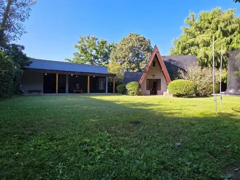 Casa en Venta con 3 cocheras