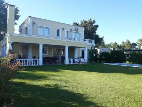 Casa 4 ambientes con 3 baños