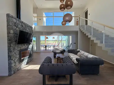CASA 5 AMB EN BARRIO ECUESTRE