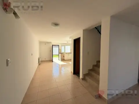Depto Tipo Casa en Alquiler en Neuquén, $ 2.000.000