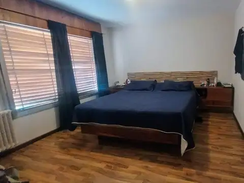 Casa 6 ambientes con 2 baños