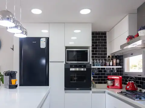 DEPARTAMENTO DE 3 AMBIENTES CON COCHERA EN VENTA EN QUILMES.