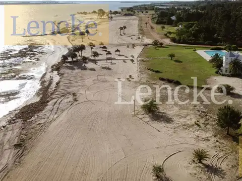 Venta de Lote en Barrio Privado El Faro de Carmelo, 9631 m2 en primera fila frente a la playa.