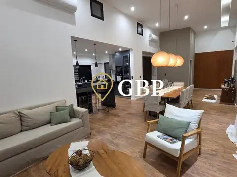 Casa en Venta al Oeste