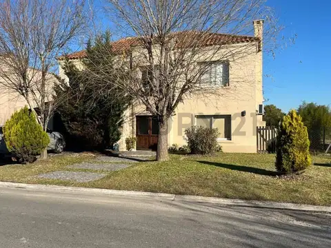 VENTA CASA EN SAN SEBASTIAN.