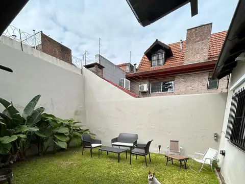 Casa en 1 planta reciclada. Jardín. Martínez.