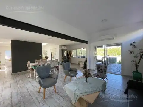 Casa 7 ambientes con 3 baños