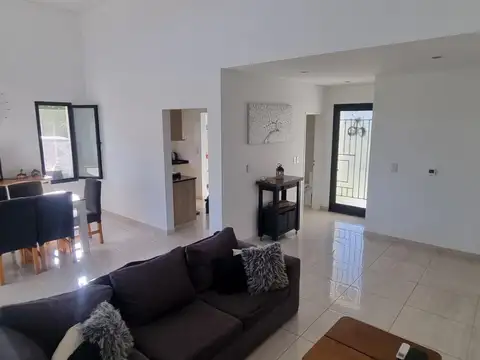 Casa en Venta en Pilar Del Este - Santa Elisa, USD 205.000