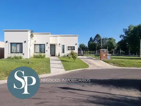 Se Vende hermosa casa de 5 ambientes en Santa Elisa
