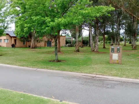 EXCELENTE LOTE DE TERRENO EN BARRIO ARENAS DEL SUR