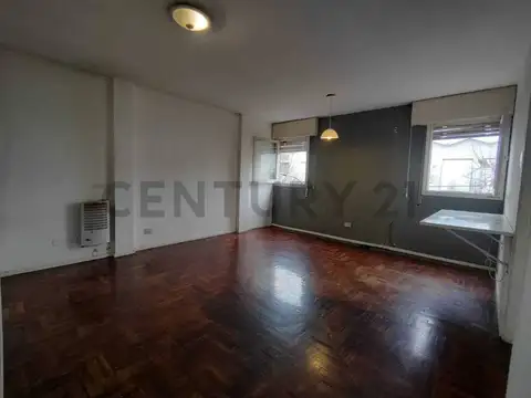 Dean Funes 1500, Piso 2