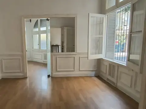 Departamento de 6 ambientes cercano a Tribunales y Subte D, Apto Profesional