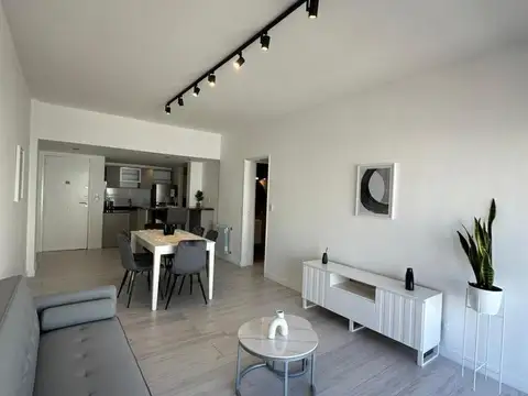 Departamento de cuatro ambientes c/ dependencia al frente con balcón terraza, San Martín 2200, Centro