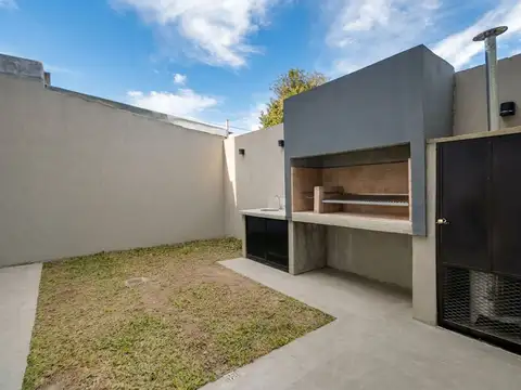 Casa 6 ambientes con 2 baños