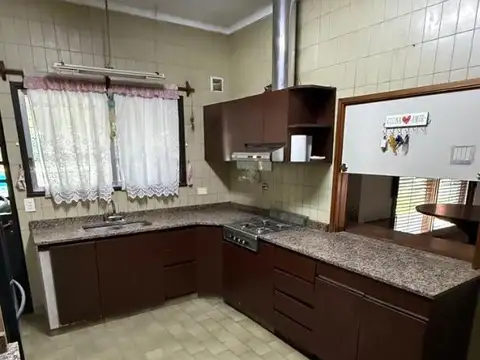Casa 4 ambientes con 3 baños