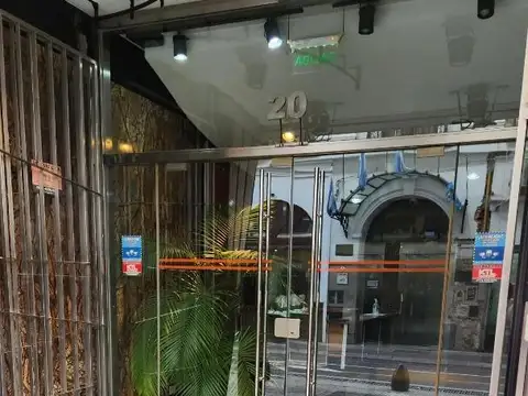 Oficina 5 ambientes con 4 baños