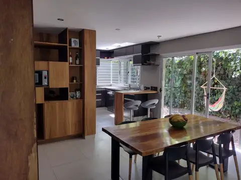 Casa 7 ambientes con 3 baños