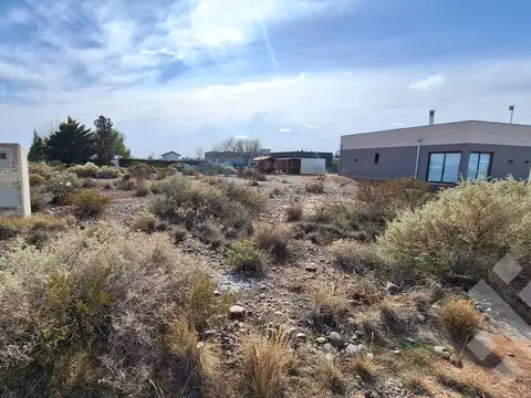 En venta, terreno 662m2, Villa Tenis Club , Mari Menuco
