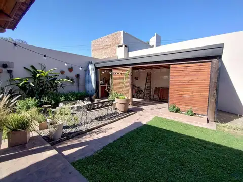 Casa en Venta con 3 cocheras