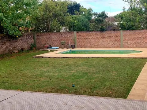 Excelente propiedad de 250m2, sobre un lote de 500m2. 