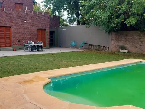 Casa 5 ambientes con 4 baños