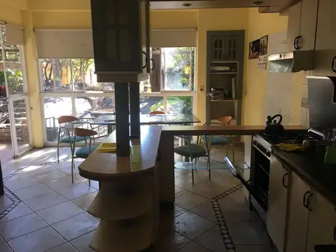 La Mansión 247 | Casa comercial, ideal: productora o centro cultural | Jardín, terraza, quincho y garage