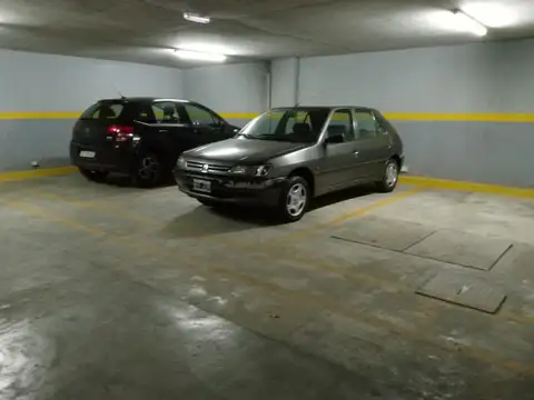Venta Cochera a mts de Av Maipù Con Porton Automatico OLIVOS