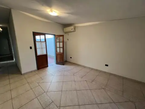 Casa 4 ambientes con 1 baño
