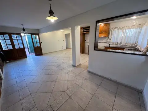 CASA LAS HERAS 3 DORMITORIOS CIRSUBDOZ OPORTUNIDAD