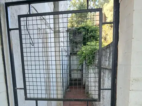 Casa 6 ambientes con 2 baños