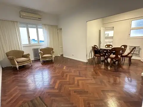 Venta de departamento de estilo francés de 2 dormitorios en Av Santa Fe y Carlos Pellegrini