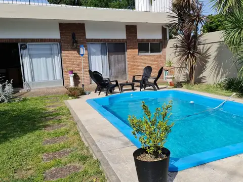 VENTA CASA 5 AMB CON PILETA, FONDO, COCHERA DOBLE EN QUILMES