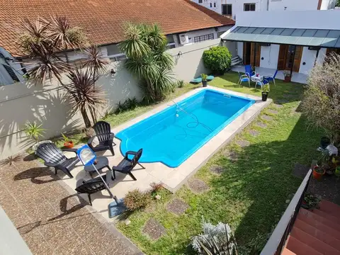 VENTA CASA 5 AMB CON PILETA, FONDO, COCHERA DOBLE EN QUILMES