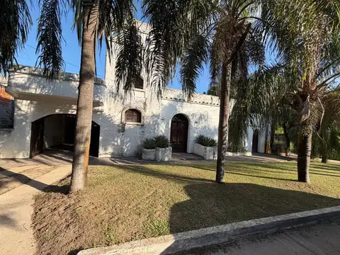 VENTA DE CASA EN ESQUINA CORRIENTES