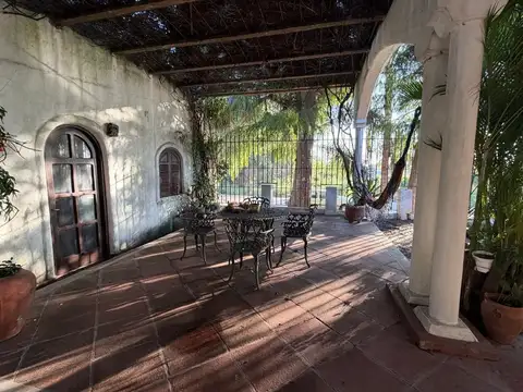 VENTA DE CASA EN ESQUINA CORRIENTES