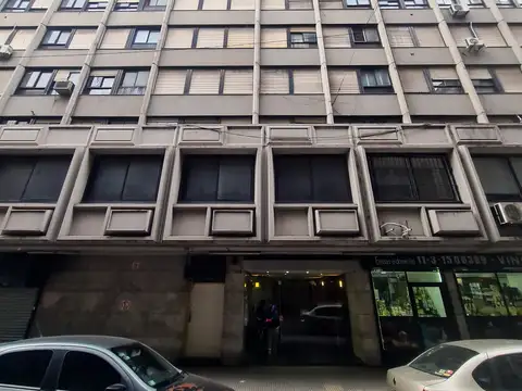Hipólito Yrigoyen Al 1300 y Santiago del Estero, Congreso. Piso 11. Lateral. Monoambiente 22 m². Muy luminoso. Seguridad 24 hs.