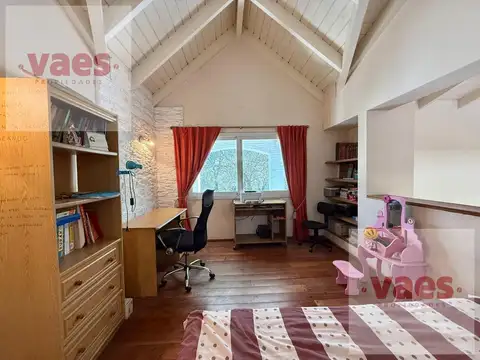 Casa en Venta con 3 cocheras
