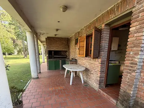 Casa 5 ambientes con 3 baños