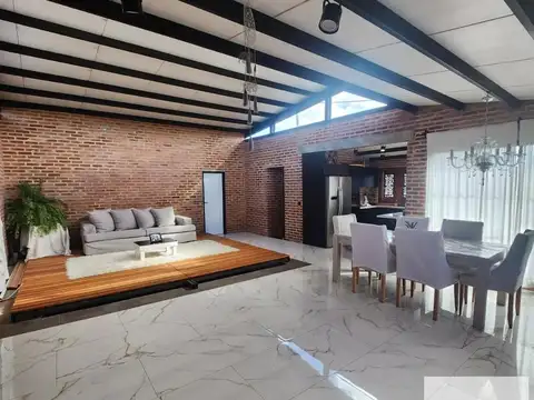 Casa en venta - 2 Dormitorios 2 Baños - Cocheras - 1.050Mts2 - Chascomús