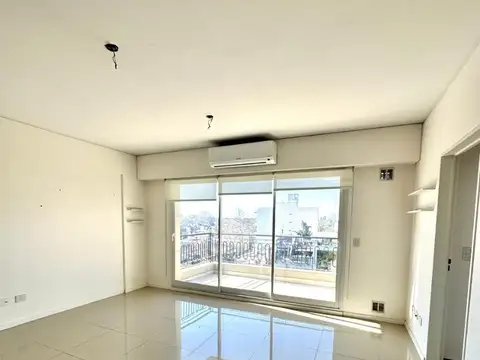 Semipiso 2 ambientes al frente con balcón y cochera