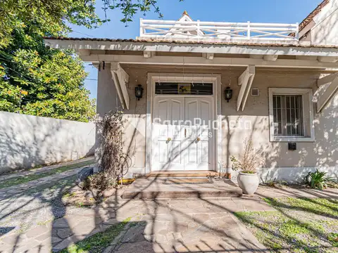 Venta casa 5 ambientes con garaje, quincho y piscina en Haedo.