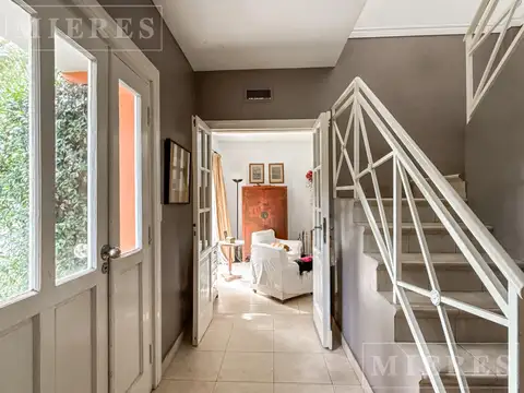 Casa en Alquiler con 2 cocheras