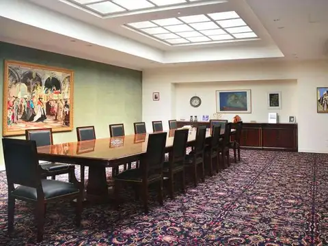 EDIFICIO DE OFICINAS CON DEPOSITO