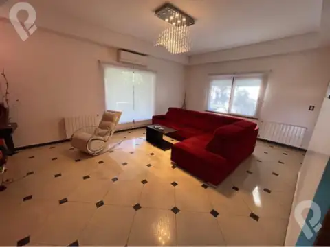 Casa 7 ambientes con 5 baños