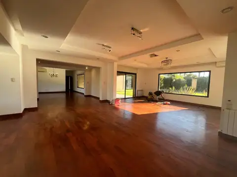 Casa en Venta con 3 cocheras